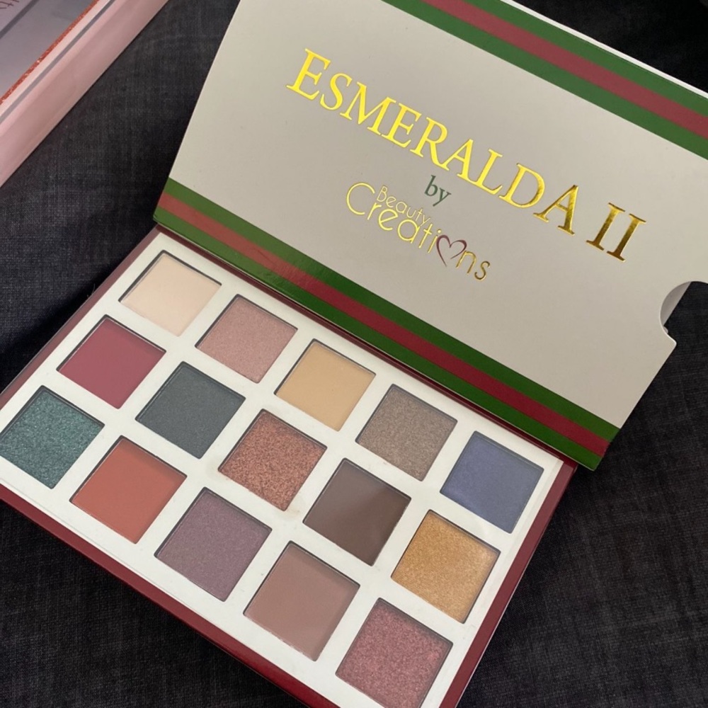 TWO Beauty Creations Eyeshadow pallets